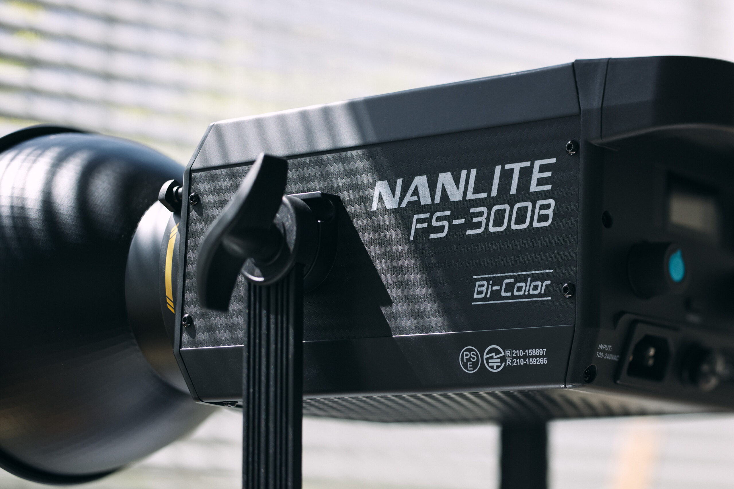 大光量でお手頃価格なコスパ抜群のLEDライト：NANLITE FS-300B レビュー