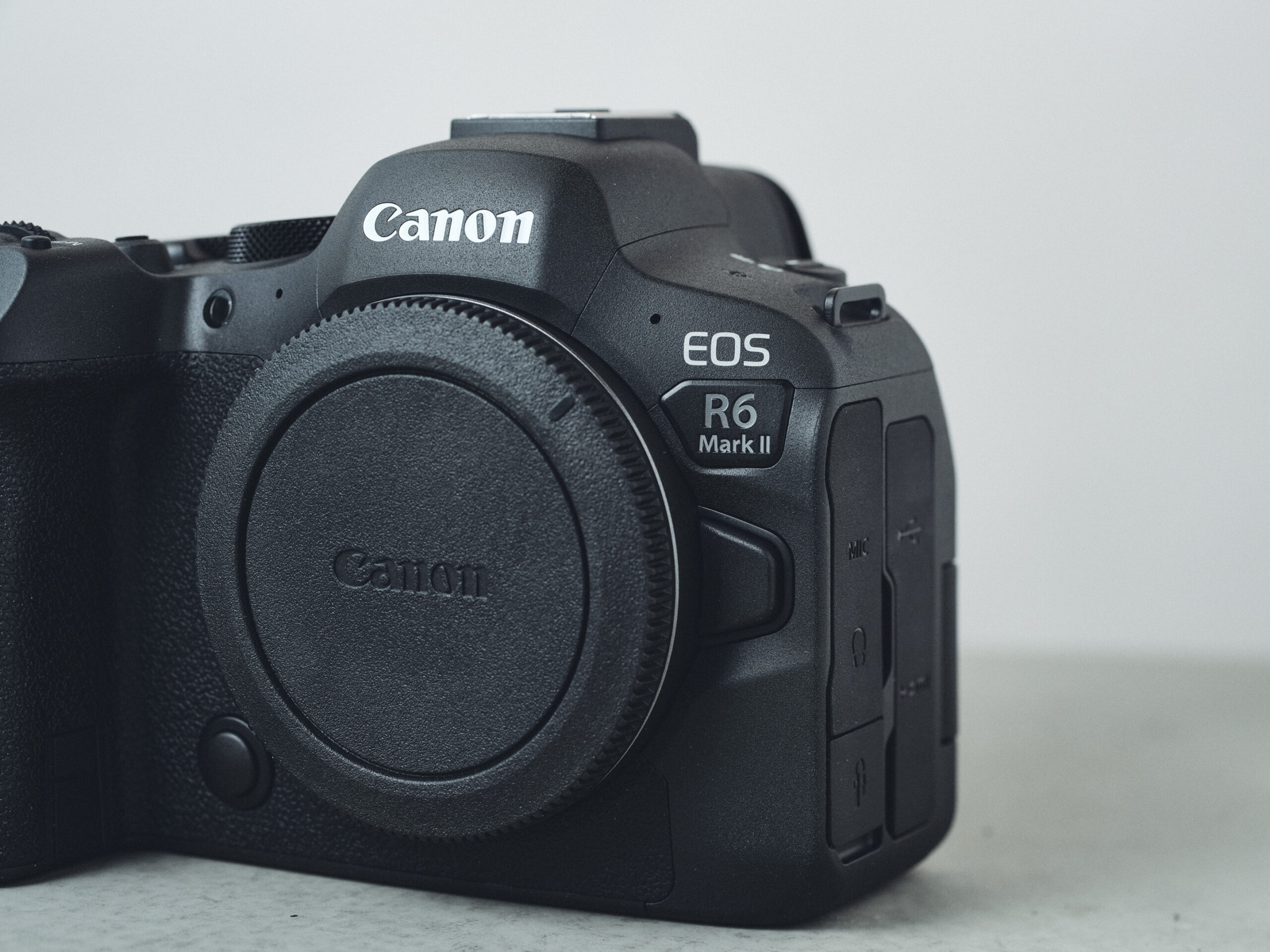 価格がネックだが着実な進化とバランスの取れたフルサイズミラーレスカメラ：Canon EOS R6 Mark II レビュー