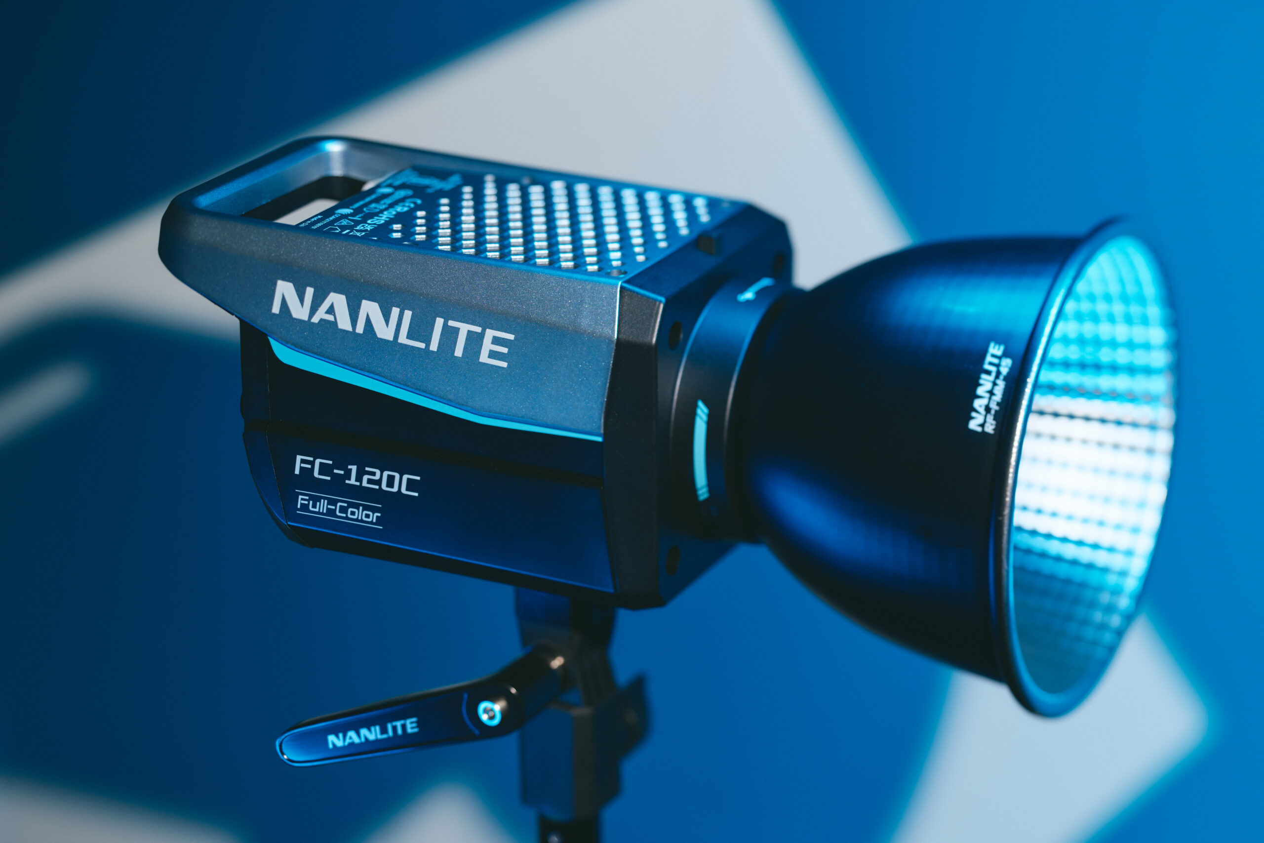 サブにもメインにもなれるLEDライト：Nanlite FC-120Cレビュー